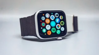 Apple Watch Apple Watch (Photo by Simon Daoudi on Unsplash)